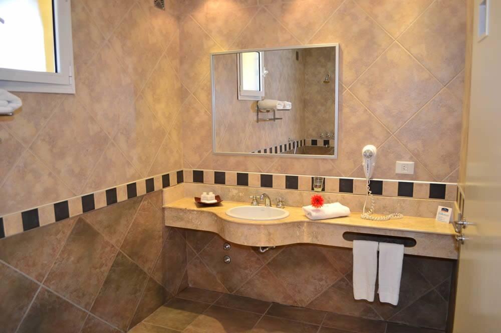 Howard Johnson Inn Rosario De La Frontera Dış mekan fotoğraf