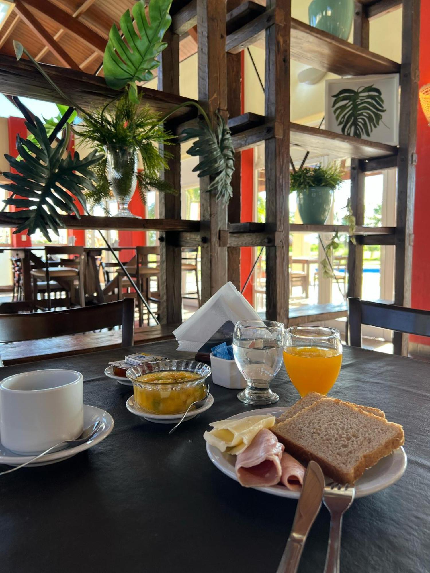 Howard Johnson Inn Rosario De La Frontera Dış mekan fotoğraf