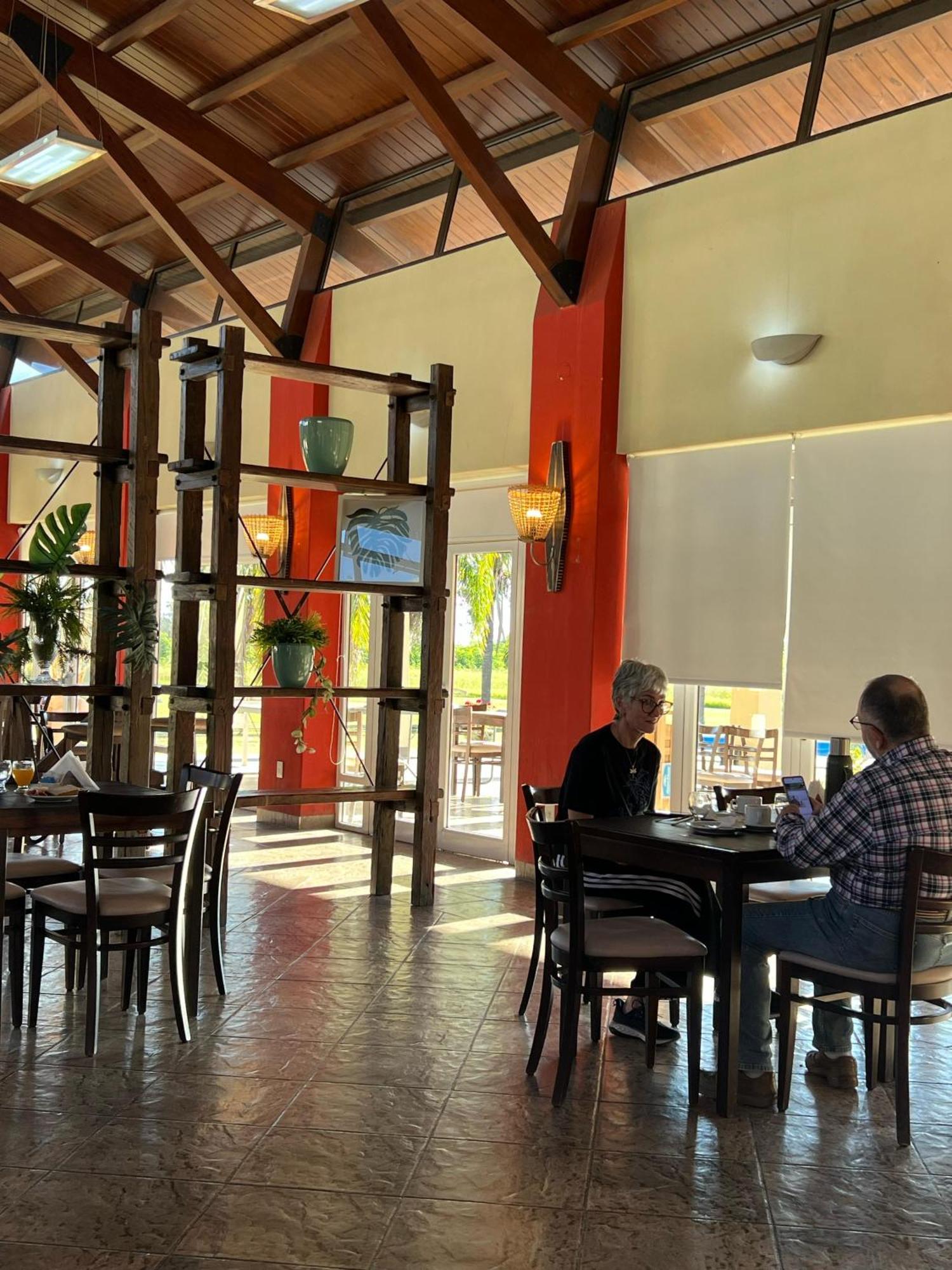 Howard Johnson Inn Rosario De La Frontera Dış mekan fotoğraf