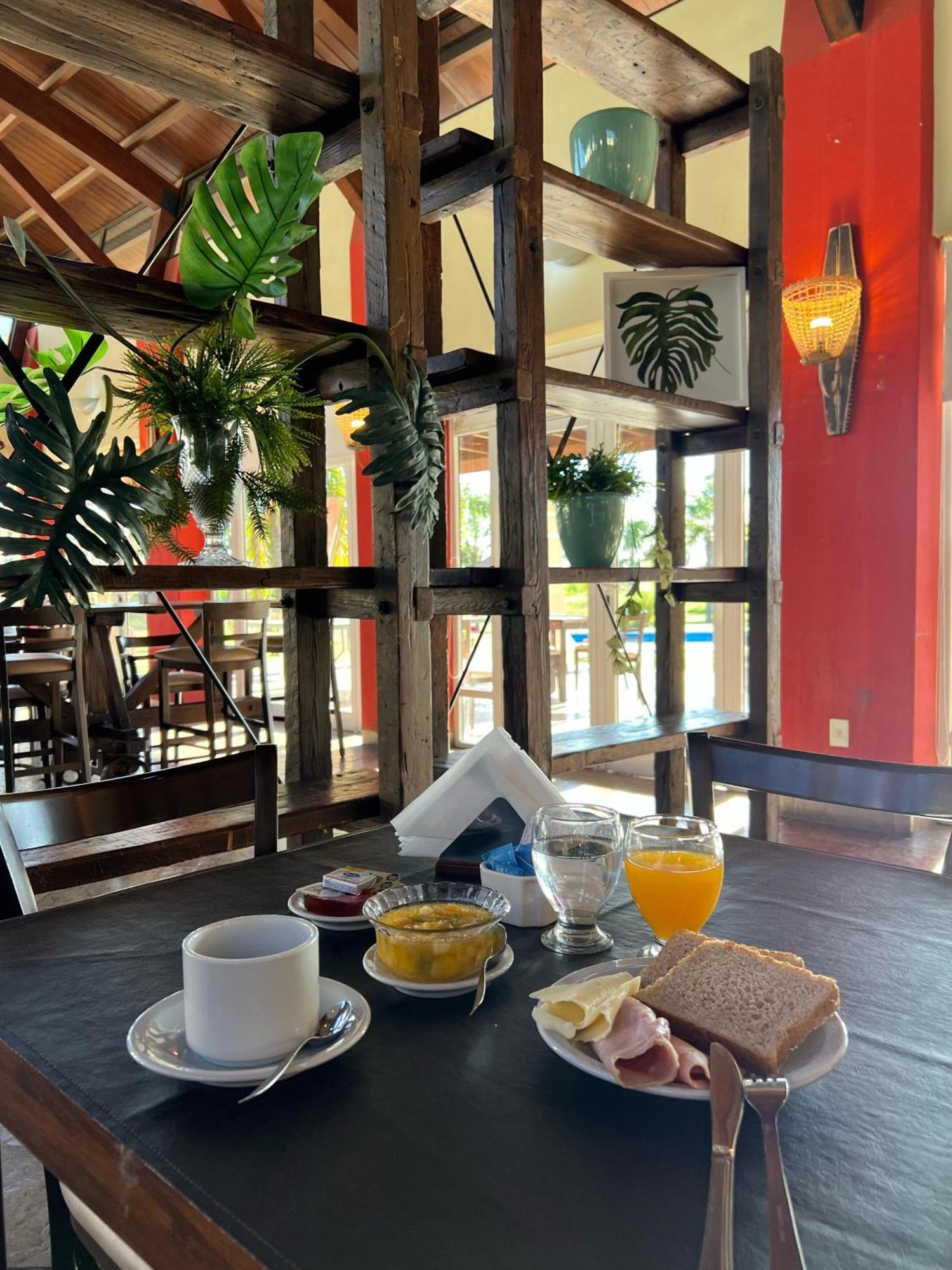 Howard Johnson Inn Rosario De La Frontera Dış mekan fotoğraf