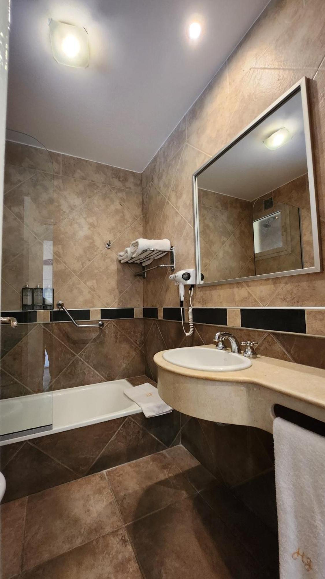 Howard Johnson Inn Rosario De La Frontera Dış mekan fotoğraf